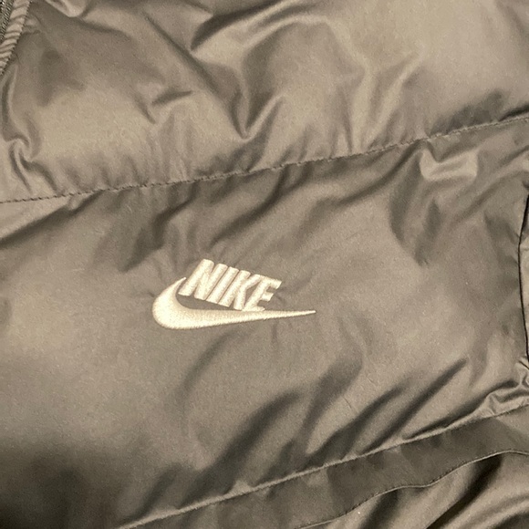 Nike Windrunner PrimaLoft Men’s Storm-fit Hooded Puffer Jacket - Black/Sail - Picture 13 of 14